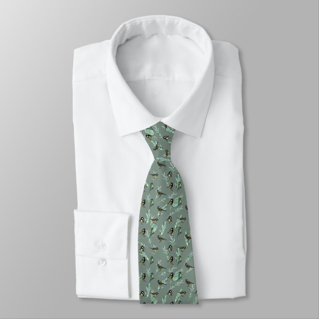 Corbata Pájaros pequeños en ramas fondo verde (Atado)