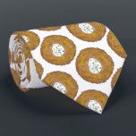 Corbata Panqueque de patata de lata Hanukkah Festividad ju<br><div class="desc">El diseño presenta un original ilustracion de marca de un delicioso panqueque de patata de latke con crema agria, un producto básico de la cocina judía de vacaciones. ¡Ideal para las celebraciones de Hanukkah! Este diseño de latkes de Chanukah también está disponible en otros productos. En esta tienda también hay...</div>