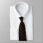 Corbata Partidario de la tela a rayas LGBT del arco iris<br><div class="desc">Un lazo único y con clase que se puede llevar en cualquier ajuste para mostrar su ayuda para la comunidad de LGBT.  Ofrece telas a rayas en el frente y la parte trasera en los seis colores de la bandera del arco iris LGBT.</div>