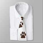 Corbata Pata de perro grande imprime el dedo del cuello de<br><div class="desc">¡Esta pata de perro imprime corbata de cuello hace un regalo divertido para los papás de perro! Gran pata marrón imprime sobre blanco. Hace un lindo regalo de novedad para el Día del Padre o sólo por diversión para los amantes del perro.</div>