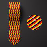 Corbata Patrón Bandera de Alemania<br><div class="desc">Flag of Germany Pattern Necktie resalta los colores nacionales del país desde una distancia mediante el uso de un ingenioso diseño anglonizado. Tras una inspección más minuciosa,  el patrón repetible y sin fisuras de banderas pequeñas muestra el estandarte nacional del país de una manera estética y agradable.</div>