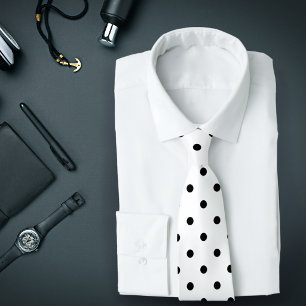 Corbata Patrón clásico de puntos de polka negra en el blan