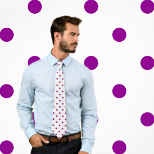Corbata Patrón clásico de puntos de polka púrpura en el bl