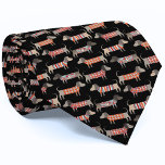 Corbata Patrón Dachshund de perros de salchicha<br><div class="desc">Patrón divertido de perro limpiador dachshund sobre fondo negro. Perfecto para los amantes de las mascotas y los papás de perro.</div>