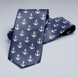 Corbata Patrón de anclas azules de la marina<br><div class="desc">Diseño náutico elegante,  perfecto para los días de fiesta en la oficina o los fines de semana en la playa.</div>