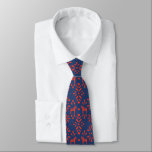 Corbata Patrón de arte folclórico rojo y azul Dala<br><div class="desc">Un corbata festivo y divertido con un patrón de caballos de Dala suecos y decoraciones de estilo de arte folclórico es Scandi fresco en rojo clásico y azul marino. Personaliza con tu propio mensaje y personalizar con un nombre para un verdadero regalo de esta fiesta.</div>
