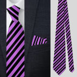 Corbata Patrón de bandas violetas coloridas<br><div class="desc">Colorida corbata de cuello del patrón de rayas moradas.</div>