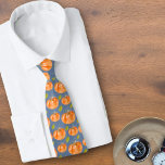 Corbata Patrón de calabaza de color agua en azul<br><div class="desc">Creado a partir de una de mis pinturas acuáticas originales,  este diseño de otoño dulce es cálido y acogedor.</div>
