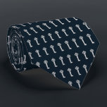 Corbata Patrón de clave de cosecha de la Marina azul inmob<br><div class="desc">A sus clientes les encantará este patrón de esqueleto tópico vintage. Ideal para los agentes inmobiliarios y los que renuevan las casas. Sobre un fondo azul marino oscuro. El fondo se puede cambiar a cualquier color preferido. También es genial para los hablantes motivacionales que 'tienen la llave' a una manera...</div>