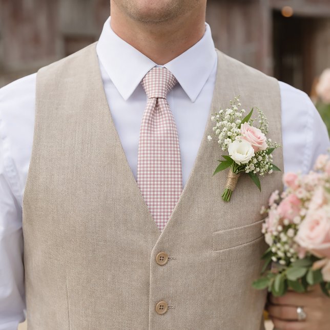 Corbata Patrón de cuadros gingham rosa y blanco (A pink and white gingham tie.)