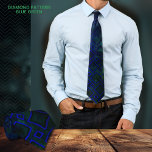 Corbata Patrón de Diamante de degradado verde azul<br><div class="desc">Si buscas algo único, encontrarás una bella corbata sobre un fondo pintado a mano, desde el azul hasta el azul hasta el verde, con un remolino de trazos más claros de azul y verde y un patrón de diamante. Este moderno patrón de diamantes seguramente realzará el estilo elegante de tu...</div>