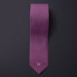 Corbata Patrón de enlace de cadena dorada monograma<br><div class="desc">Este sencillo pero elegante patrón geométrico de cadenas de oro es ideal para alguien con sensibilidades y estilo conservadores. Añadir un toque personal con un monograma de una sola letra. No olvide visitar los calcetines que hacen juego para crear un paquete de regalo único para el Día del Padre, cumpleaños...</div>