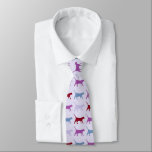 Corbata Patrón de gato morado<br><div class="desc">Filas de gatos caminando sobre el fondo lila</div>