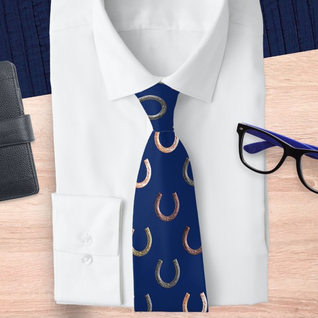Corbata Patrón de herradura de equitación jinete azul (A blue tie with pattern of horseshoes, ideal for horse lovers)