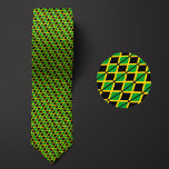 Corbata Patrón de la bandera de Jamaica<br><div class="desc">Flag of Jamaica Pattern Necktie resalta los colores nacionales del país desde una distancia mediante el uso de un ingenioso diseño anglonizado. Tras una inspección más minuciosa,  el patrón repetible y sin fisuras de banderas pequeñas muestra el estandarte nacional del país de una manera estética y agradable.</div>