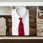 Corbata Patrón de nombres de oro de Borgoña guión moderno<br><div class="desc">Personaliza y agrega tu nombre. Su nombre es el patrón,  escrito con un guión de estilo a mano a la moda. Fondo de Borgoña,  texto dorado.</div>