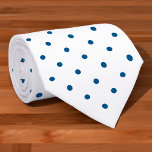 Corbata Patrón de punto de polka azul marino mini sobre bl<br><div class="desc">Los mini polka azul marino de diseño forman un patrón geométrico clásico sobre un fondo blanco. Para ver el diseño en otros elementos,  haga clic en el enlace "Artes Rocklawn". Imagen creada digitalmente. Copyright ©Claire E. Skinner. Todos Los Derechos Reservados.</div>