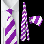 Corbata Patrón de rayas blancas púrpuras<br><div class="desc">Corbata del cuello del patrón de rayas blancas púrpuras.</div>