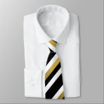Corbata Patrón de rayas diagonales en blanco y oro negro<br><div class="desc">Patrón de rayas diagonales en blanco y oro negro,  diseño de corbata necktie simple y elegante para cualquier ocasión.</div>