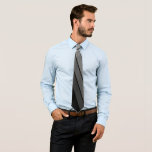 Corbata Patrón de rayas retro Viñeta gris negro<br><div class="desc">Diseño retro con franjas audaces. Un diseño con una fuente inspirada en los años 70 y un patrón mínimo. Se pueden cambiar todos los colores. Crea tu propio y cambia los colores a tu combinación favorita.</div>