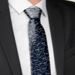 Corbata Patrón divertido de capibara<br><div class="desc">Canto divertido del cuello del capibara - Mantén tu ropa de cuello rara, de la mejor manera posible. Esta corbata de capibara azul marino presenta un minimalista patrón de arte de línea blanca del animal chill favorito de internet. Es la mezcla perfecta de inteligente y elegante, lo que lo convierte...</div>