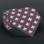 Corbata Patrón Fleur de Lis Francés Mauve Púrpura oscuro<br><div class="desc">Este diseño presenta un patrón tradicional francés de flor de lis en blanco sobre un fondo morado oscuro de malva. Ideal para los padrinos en un boda malva o violeta.</div>