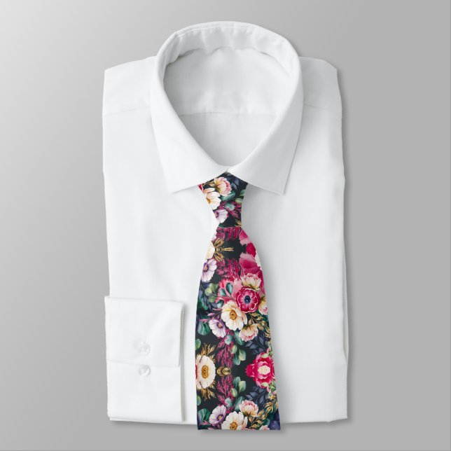 Corbata Patrón floral sobre fondo oscuro (Atado)