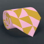 Corbata Patrón geométrico moderno y elegante rosa y dorado<br><div class="desc">Esta elegante corbata de cuello presenta un diseño geométrico moderno con formas en rosa y oro. ¡Buena idea de regalo!</div>