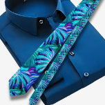 Corbata Patrón hawaiano tropical azul<br><div class="desc">La corbata masculina de la prensa hawaiana muestra un impresionante ilustracion de hojas tropicales en una cautivadora sombra de pavo real. Esta combinación de colores única añade un toque de intriga y sofisticación a la corbata, convirtiéndolo en un accesorio destacado para cualquier ocasión. La sombra del pavo real, con sus...</div>