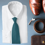 Corbata Patrón moderno de diamante cian<br><div class="desc">El moderno patrón de diamante cian para el cuello tiene un elegante y elegante patrón moderno de diamante cian y blanco. Perfecto para bodas,  padrinos,  Día del Padre,  regalo de cumpleaños para papá o abuelo y más. Diseñado por ©Evco Studio www.zazzle.com/store/evcostudio</div>