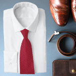 Corbata Patrón moderno de diamante rojo<br><div class="desc">El moderno patrón de diamante rojo en el cordón del cuello presenta un elegante y elegante patrón de diamante rojo y blanco. Perfecto para bodas,  padrinos,  Día del Padre,  regalo de cumpleaños para papá o abuelo y más. Diseñado por ©2024 Evco Studio www.zazzle.com/store/evcostudio</div>