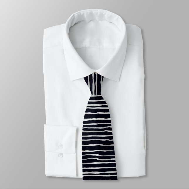 Corbata Patrón plateado ondulado sobre negro (Atado)