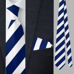 Corbata Patrón rayado azul blanco<br><div class="desc">Corbata del cuello del patrón de rayas blancas azules.</div>