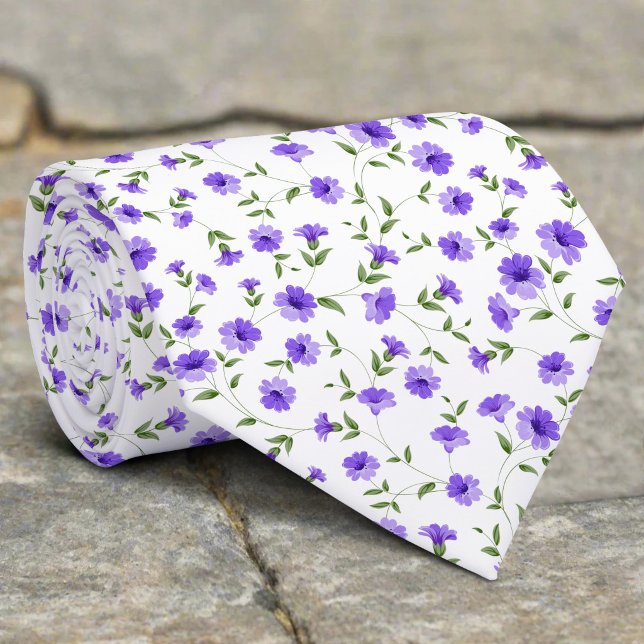 Corbata Pequeñas flores y hojas moradas sobre fondo blanco (Subido por el creador)