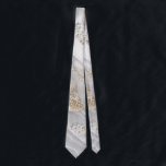 Corbata Perlas de seda blanca y marfil en campaña<br><div class="desc">Seda blanca y Perlas Champaign decoradas con Tuberías mexicanas repiten el diseño. Son flores blancas de cera que tienen una fragancia rica y seductora. para la temática estacionaria boda</div>