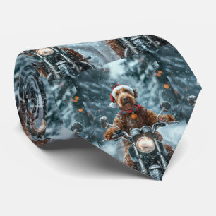 Corbata Perro Airedale montando motocicleta de Navidad