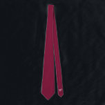Corbata Personalizada Merlot para Novio<br><div class="desc">Si estás buscando una corbata de boda que sea moderna y minimalista, nuestro diseño de corbata Merlot es la elección perfecta 2023 - La parte posterior de la corbata está personalizada con las iniciales del novio/padrino, puedes eliminar esto si solo quieres una corbata sólida a juego sin escritura</div>