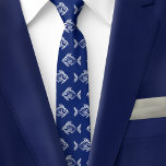 Corbata Pescado Blanco En El Mar Azul Profundo<br><div class="desc">Los peces blancos nadan de un lado a otro en un fondo azul marino.</div>