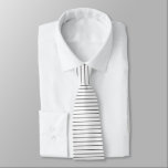 Corbata Pinstripes clásicas en blanco y negro<br><div class="desc">Corbata de pinstripe inteligente y moderna.</div>