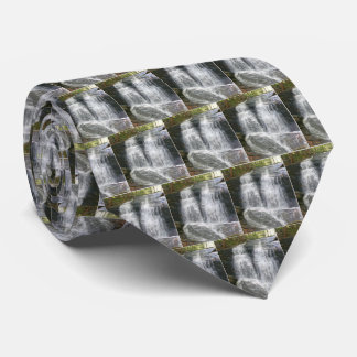 Corbata Pintura al óleo de hermosa cascada