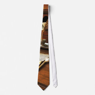Corbata Pluma, Papeles y Tubo