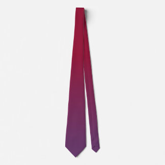 Corbata Pluma y borgoña sombríos
