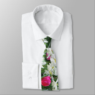 Corbata Primavera romántica caída en la mañana
