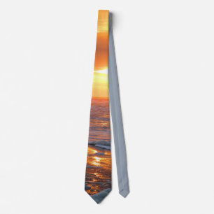 Corbata Puesta del sol en el océano