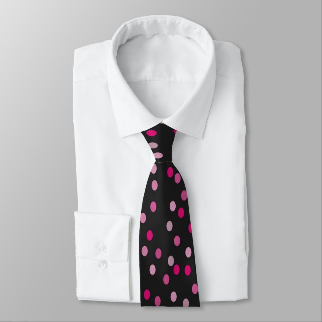 Corbata Puntos de polka rosada en negro (Atado)