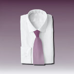 Corbata púrpura oscuro - moderno<br><div class="desc">Caballo púrpura - corbata moderna. Este gradiente va de magenta negro a magenta azul. Colores combinados simples y elegantes. De la tienda del diseño de Alma. Excelente para graduación , fiestas , cumpleaños . Impreso a ambos lados .</div>