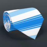Corbata Raya azul y blanca<br><div class="desc">Este lazo ofrece un diseño rayado azul,  azul claro,  y blanco medio horizontal.</div>