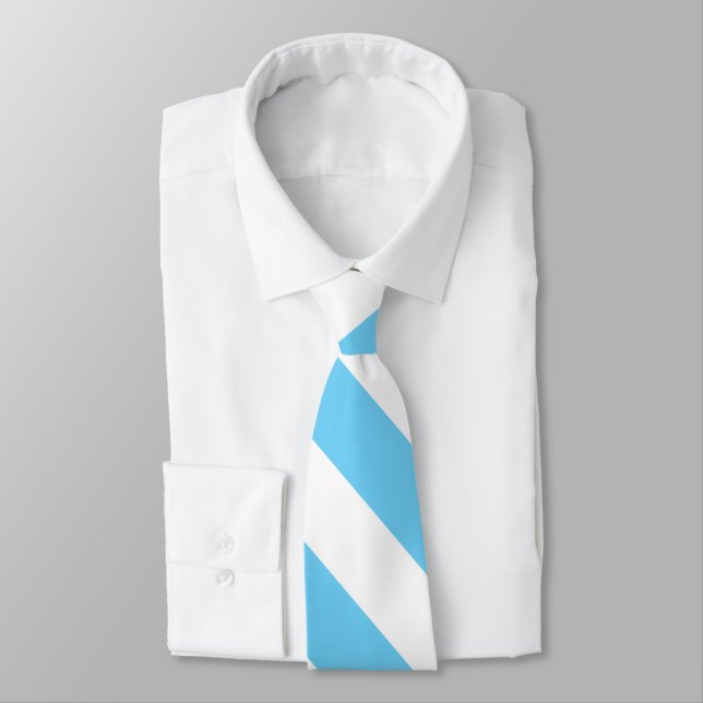 Corbata rayada del azul cielo y blanca (Atado)