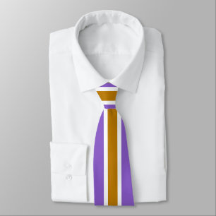 Corbata Rayas blancas y doradas minimalistas en violeta