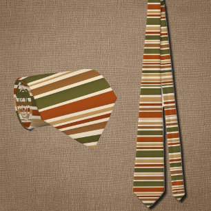Corbata rayas horizontales en ambiente retro otoñal